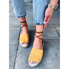 Alpargatas de mujer Andrina Amarillo marrón 1