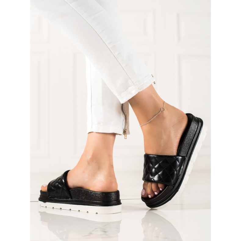 Small Swan Pantuflas Acolchadas En La Plataforma negro 1