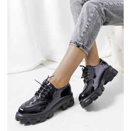 Zapatos de mujer lacados en negro de Donker 2