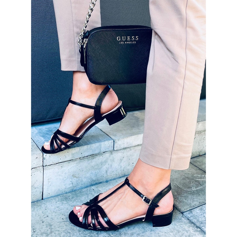 Sandalias tacón bajo negro brillante 2