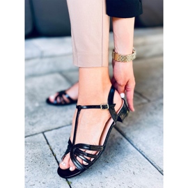 Sandalias tacón bajo negro brillante 3