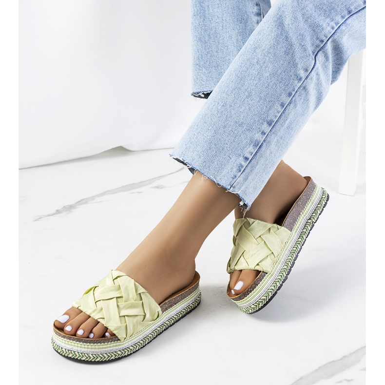 Chanclas verdes en la suela de corcho Vadna 1