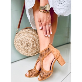 Sandalias boho calado Vivian Camel marrón 5