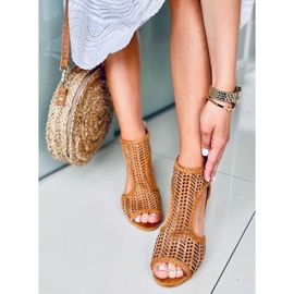 Sandalias boho calado Vivian Camel marrón 4