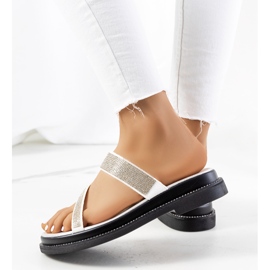 Sandalias blancas en la plataforma Ossel blanco 2