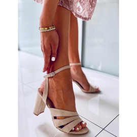 Leslie Sandalias beige con tacón 4