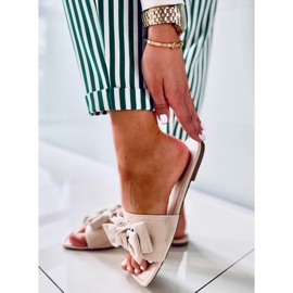 Chanclas con suela cuadrada en beige Nisha 2