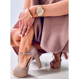 Sandalias iridiscentes Hope Champagne en la plataforma rosado 3