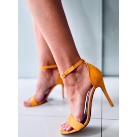 Sandalias de tacón amarillo Sheila 1