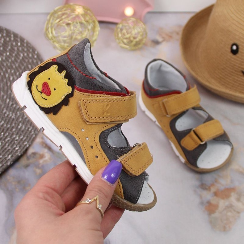 Sandalias velcros Kornecki Jr KOR6867 camel marrón 1