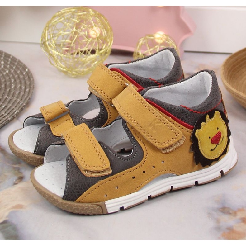 Sandalias velcros Kornecki Jr KOR6867 camel marrón 2