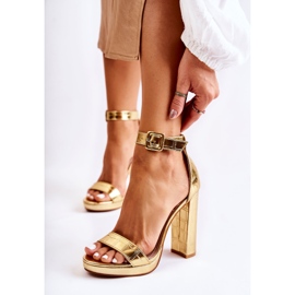 Sandalias de moda en un poste alto Golden Perfection dorado 1 Sandalias de moda en un poste alto Golden Perfection dorado 1