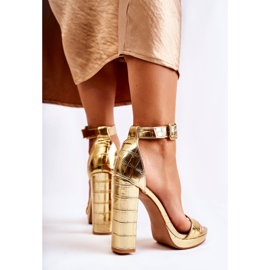 Sandalias de moda en un poste alto Golden Perfection dorado 2 Sandalias de moda en un poste alto Golden Perfection dorado 2