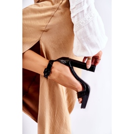 Sandalias de moda en una perfección negra de tacón alto negro 7