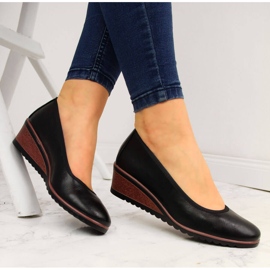 Zapatos negros con cuña de Vinceza 2