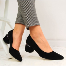 Zapatos de tacón sobre bloque decorativo de ante Juma negro 1