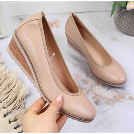 Bombas en una cuña Vinceza beige 1