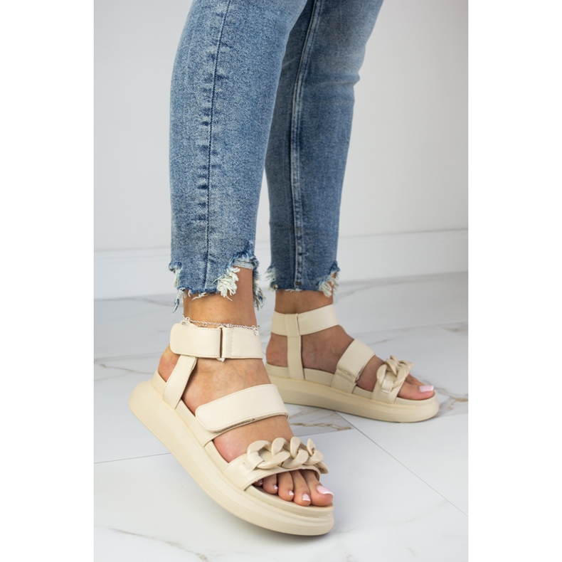 Sandalias en la plataforma con una cadena beige Laura La.Fi 2 Sandalias en la plataforma con una cadena beige Laura La.Fi 2