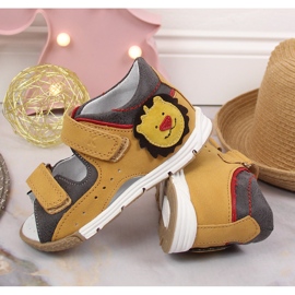 Sandalias niño con velcro camel Kornecki 6867 marrón 3