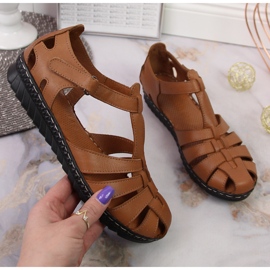 Sandalias de mujer de piel marrón con velcro T.Sokolski 2