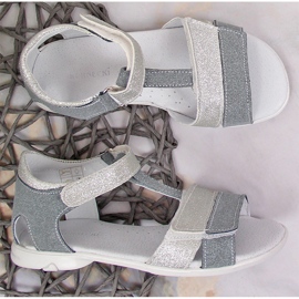 Sandalias niña con velcro plata Kornecki 6323 gris 5