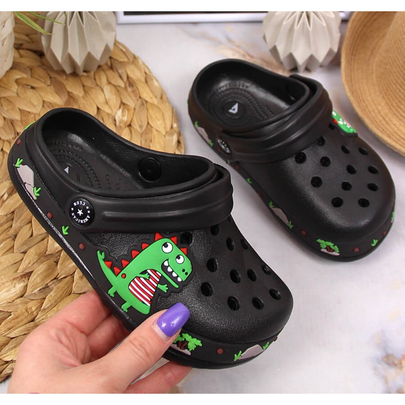 Pantuflas American Club Cokes negras con dinosaurio negro 2