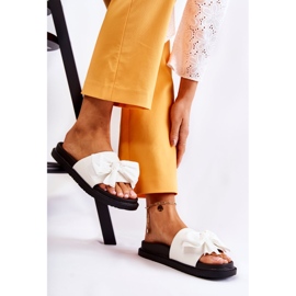 PJ1 Clásicas Pantuflas De Mujer De Piel Con Lazo Blanco Dessy 1