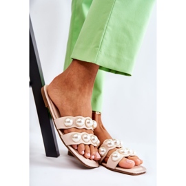 PG1 Babucha mujer de piel con perlas decorativas de Lasello beige 3