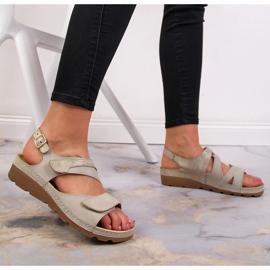Sandalias mujer con velcro en cuña beige Vinceza 6