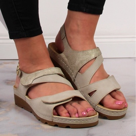 Sandalias mujer con velcro en cuña beige Vinceza 7
