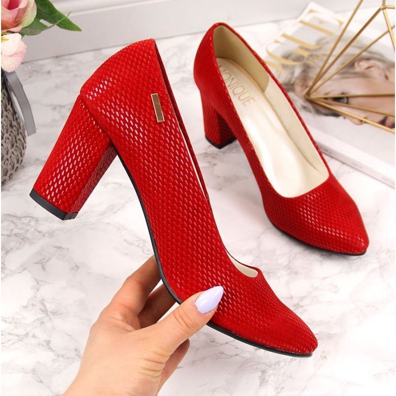 Bombas en el puesto rojo W Monique 1