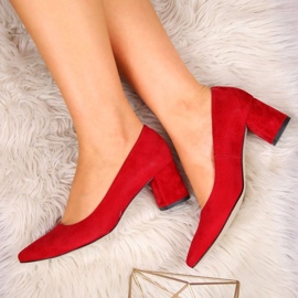 Zapatos de tacón en un pilar de ante rojo W Juma 5