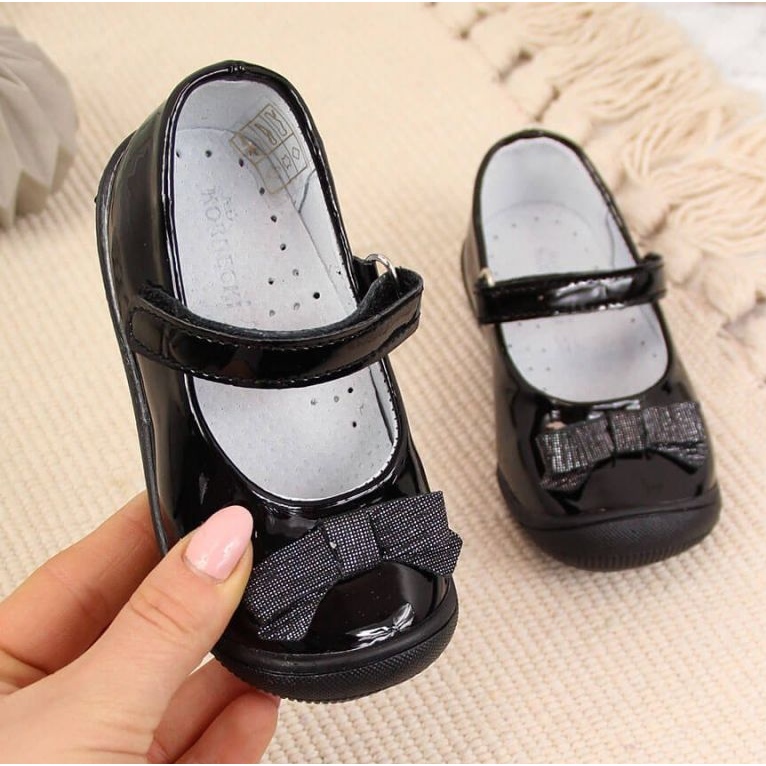 Bailarinas niña barnizadas velcro negro Jr Kornecki 6065 1