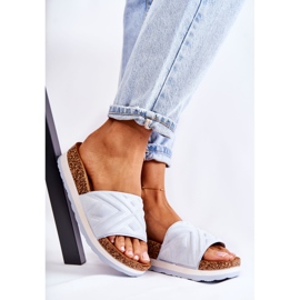 PG1 Pantuflas de gamuza para mujer en una plataforma azul masiva de Heritta 3
