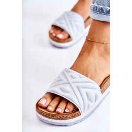PG1 Pantuflas de gamuza para mujer en una plataforma azul masiva de Heritta 2
