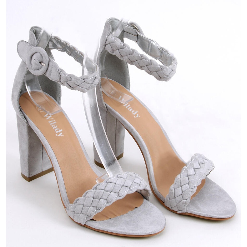 Sandalias en el puesto de Donna Grey gris 2