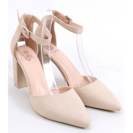 Bombas en el post de Lauren Beige 2