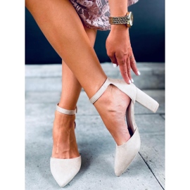 Bombas en el post de Lauren Beige 1