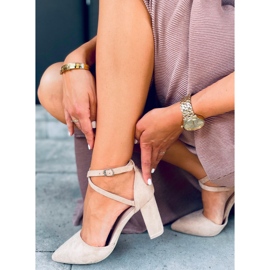 Bombas en el puesto Lizzie Beige 5