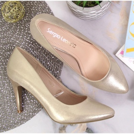 Salón stiletto charol oro Sergio Leone dorado 3