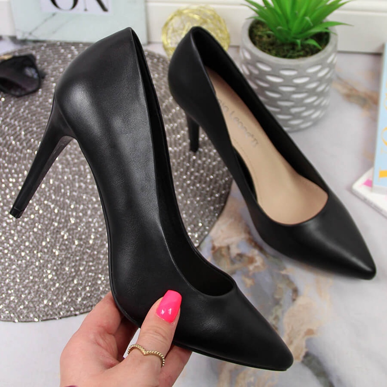 Bombas en un tacón negro de Sergio Leone 1