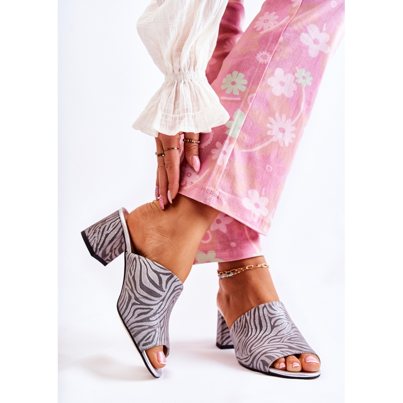 Pantuflas Mujer Piel Tacón Alto Cebra Gris Nessita plata 2