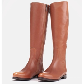 Marco Shoes Botas marrones clásicas 1323K lisas en un piso marrón 7