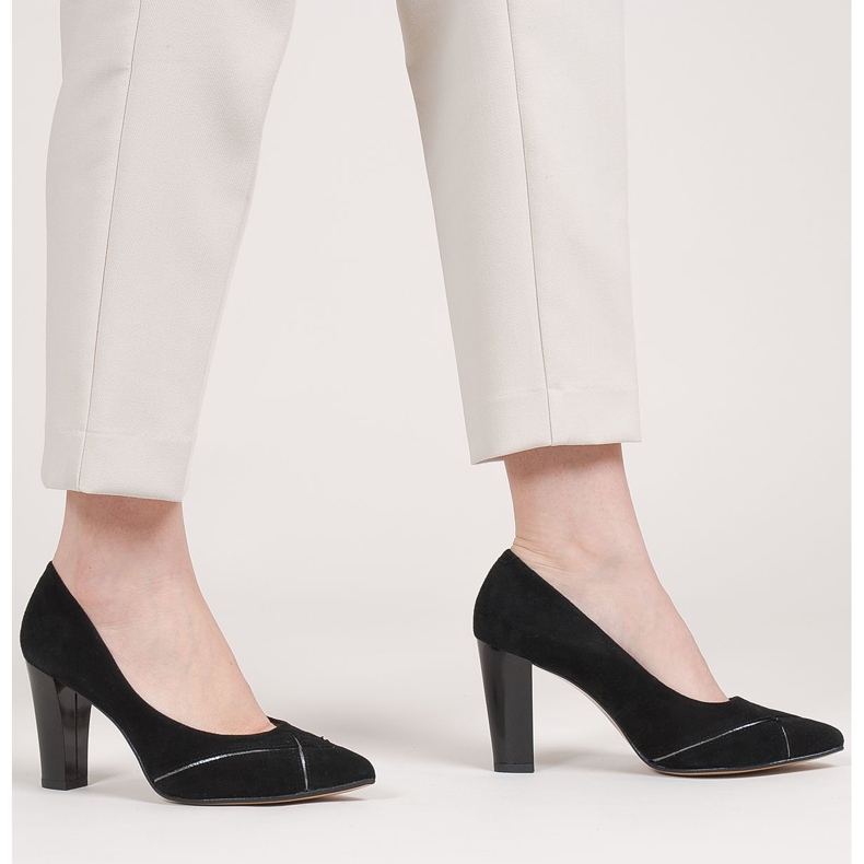 Marco Shoes Salón de ante negro con estampado 1