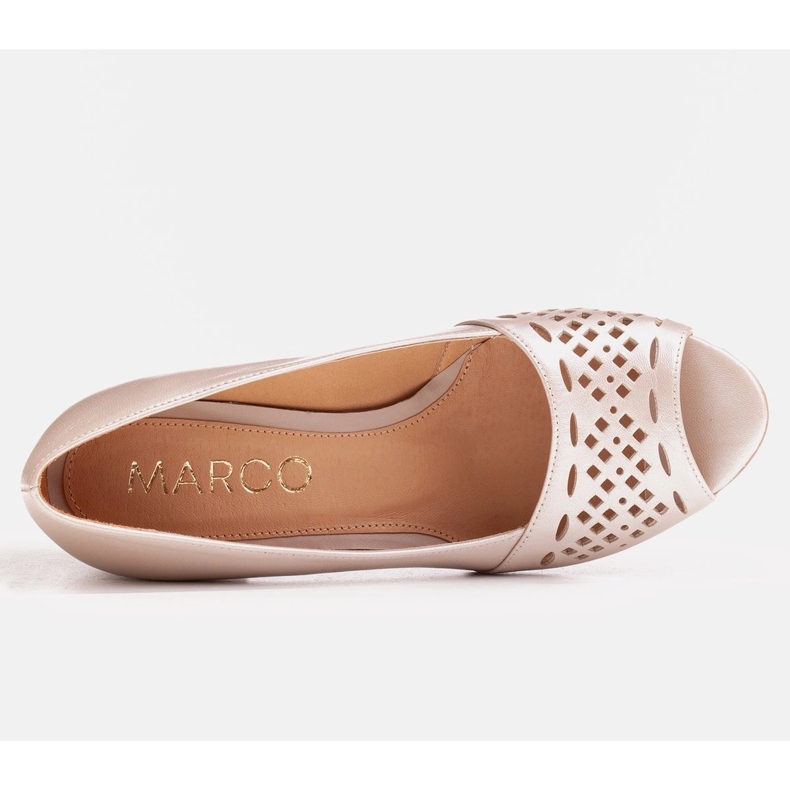 Marco Shoes Zapatos de salón beige con parte delantera perforada decorativa 2