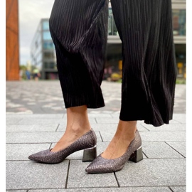 Marco Shoes Zapatos de salón elegantes hechos de cuero repujado gris 8