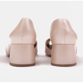 Marco Shoes Bombas con un lado abierto beige 2