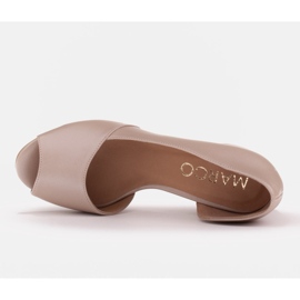 Marco Shoes Bombas con un lado abierto beige 3