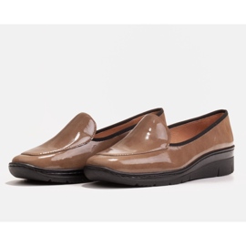 Radoskór Zapatos cómodos de cuña baja para un pie más ancho marrón 3