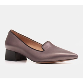 Marco Shoes Bombas de mujer con cuero interesante en un tacón bajo. marrón 1